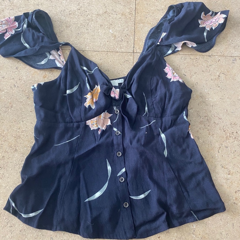 ASTR Medium blue floral top